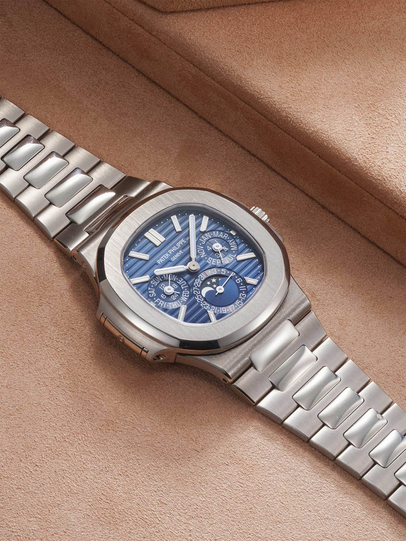 <p><strong>PATEK PHILIPPE</strong> <em>Nautilus Ref. 5740/1G-001</em>, CHF100,000–200,000</p>
