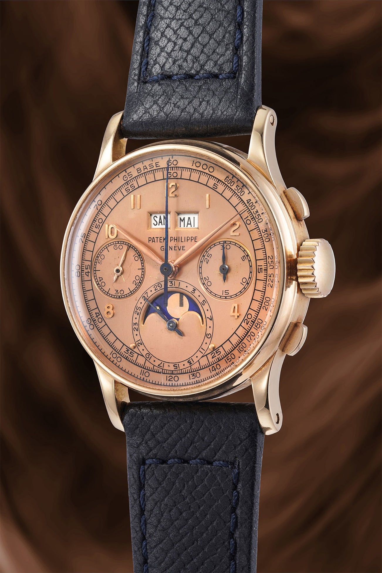 <p><strong>PATEK PHILIPPE </strong><em>Ref. 1518 "Pink on Pink" </em></p>
