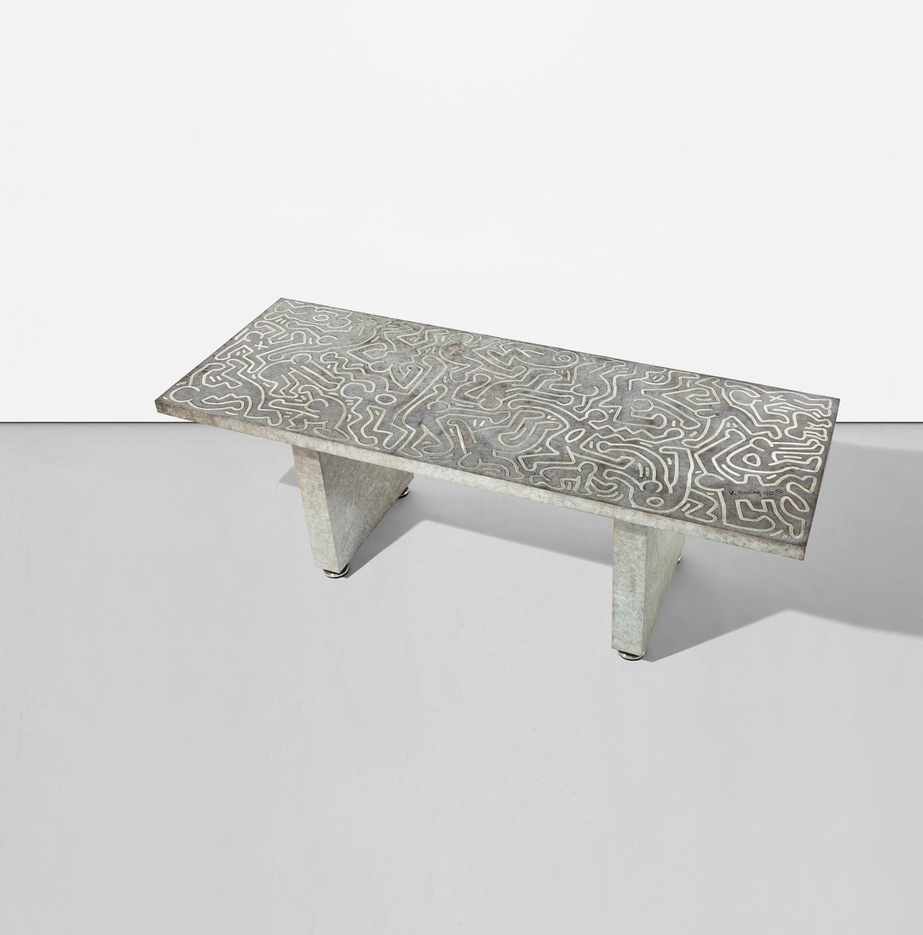 <p><strong>KEITH HARING</strong>&nbsp;<em>Writing Table,</em> 1990</p>
