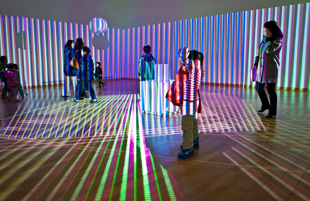 <b>CARLOS CRUZ-DIEZ </b><i>Environment Chromointerferent</i>, 1974/2018 © Cruz-Diez, Adagp 2018