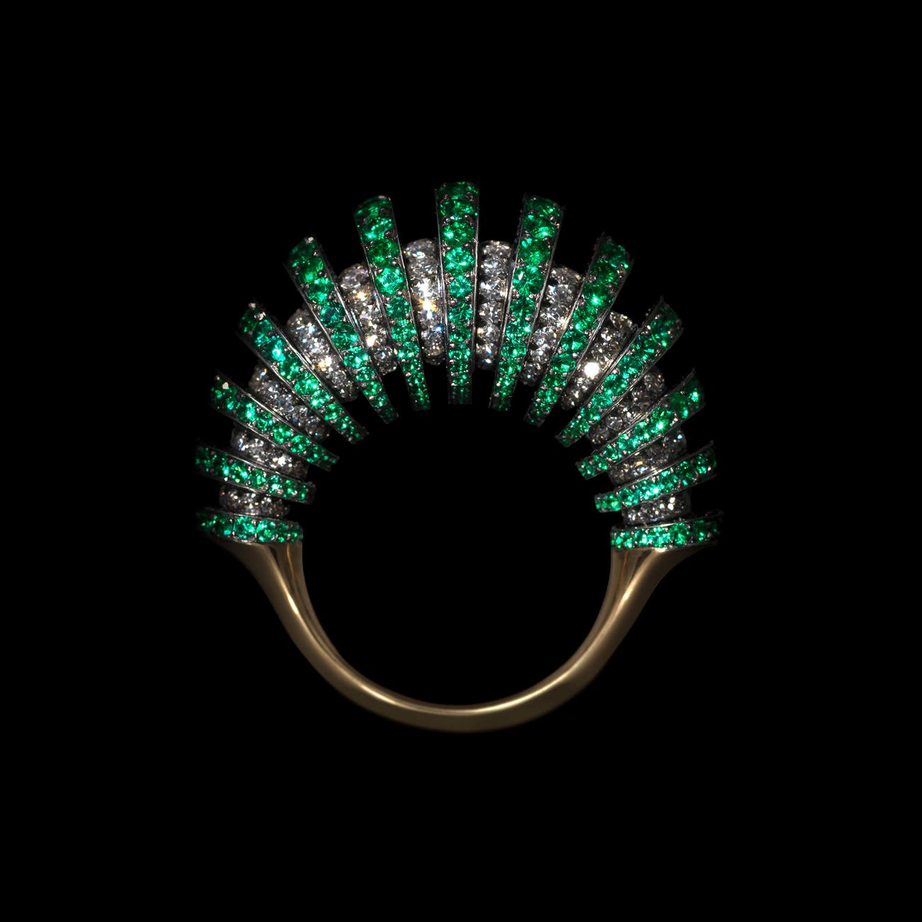 <b>TUBE RING </b>emeralds, diamonds and gold © Lauren Adriana, photographed by Richard Valencia