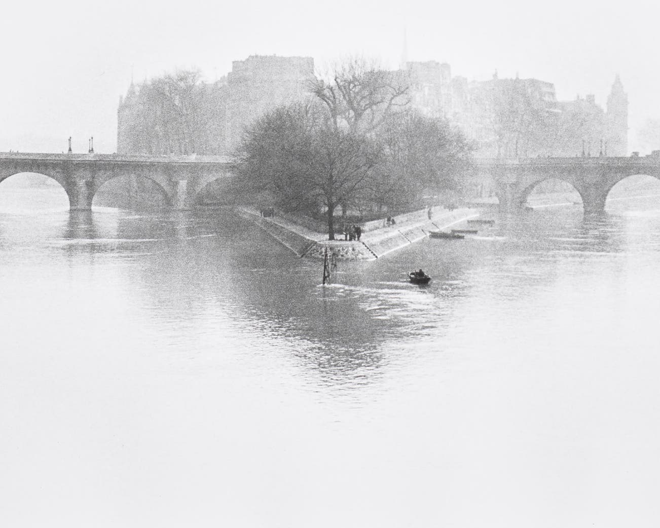 Impressions Parisiennes: Une Collection de Photographies