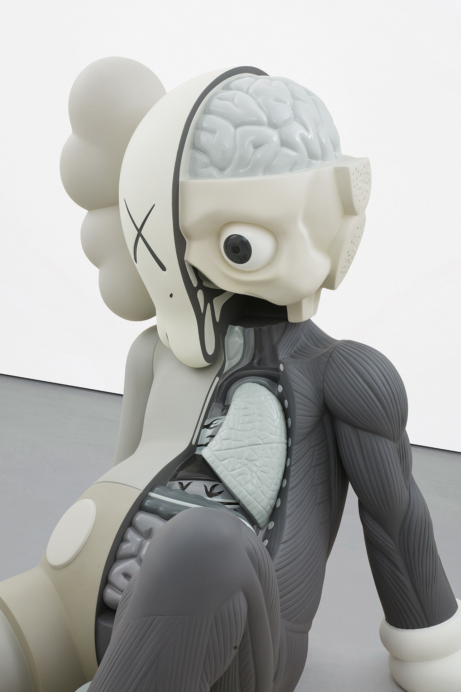KAWS Resting Place フィギュア グレー 113: KAWS (BRIAN DONNELLY), Resting Place (Grey) < Curated: KAWS