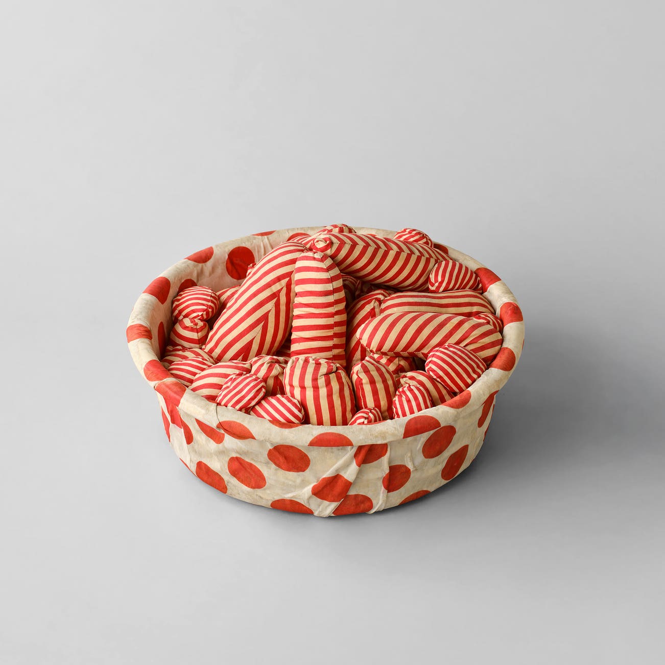 <p><strong>YAYOI KUSAMA</strong> <em>Untitled</em>, HK$800,000&ndash;1,200,000</p>
