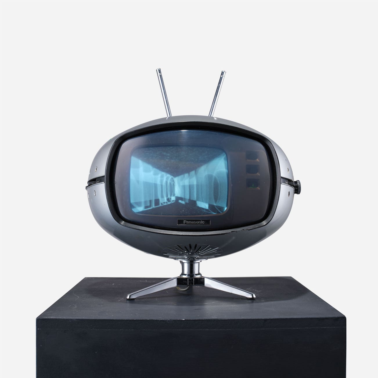 <p><strong>NAM JUNE PAIK</strong> <em>Veba #5</em>, 1997</p>

