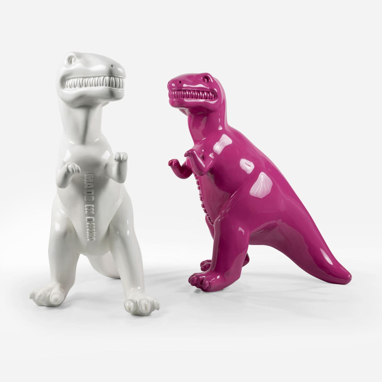 <p><strong>SUI JIANGUO</strong> <em>Made in China (White); and Made in China (Pink)</em>, 2007</p>
