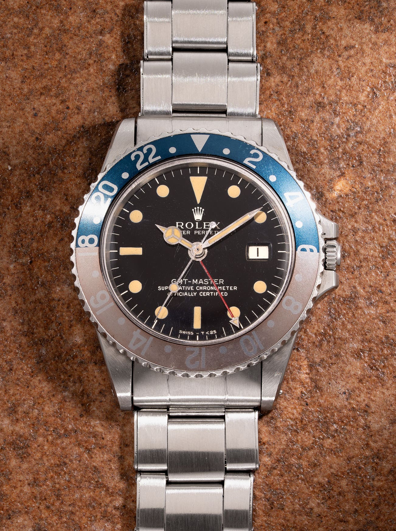 <p><strong>ROLEX</strong> <em>GMT-Master “Gilt-Gloss Dial” Ref. 1675 in stainless steel</em>, HK$130,000-230,000</p>