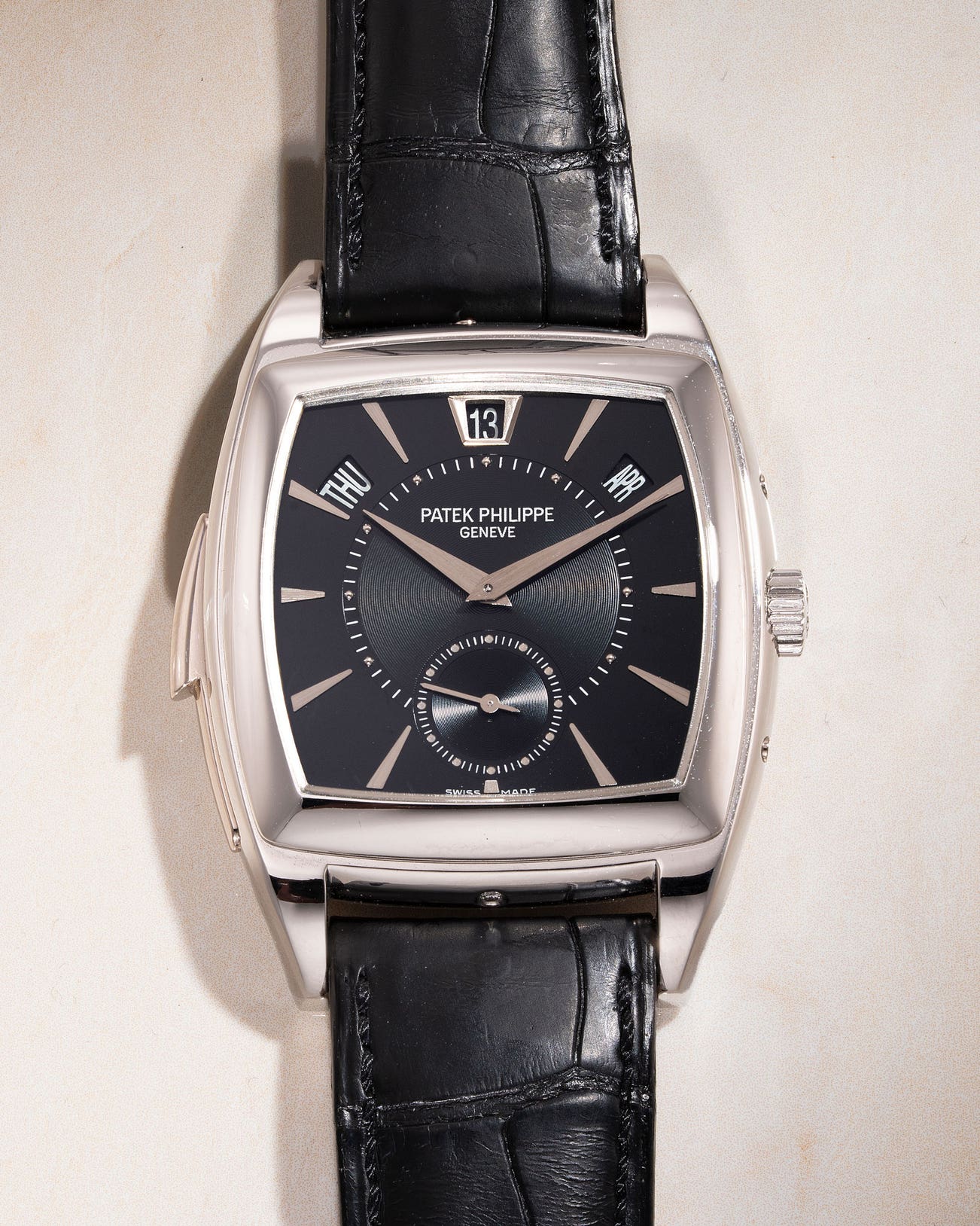 <p><strong>PATEK PHILIPPE</strong> <em>Ref. 5033P-012 in platinum</em>, HK$1,800,000-2,800,000</p>
