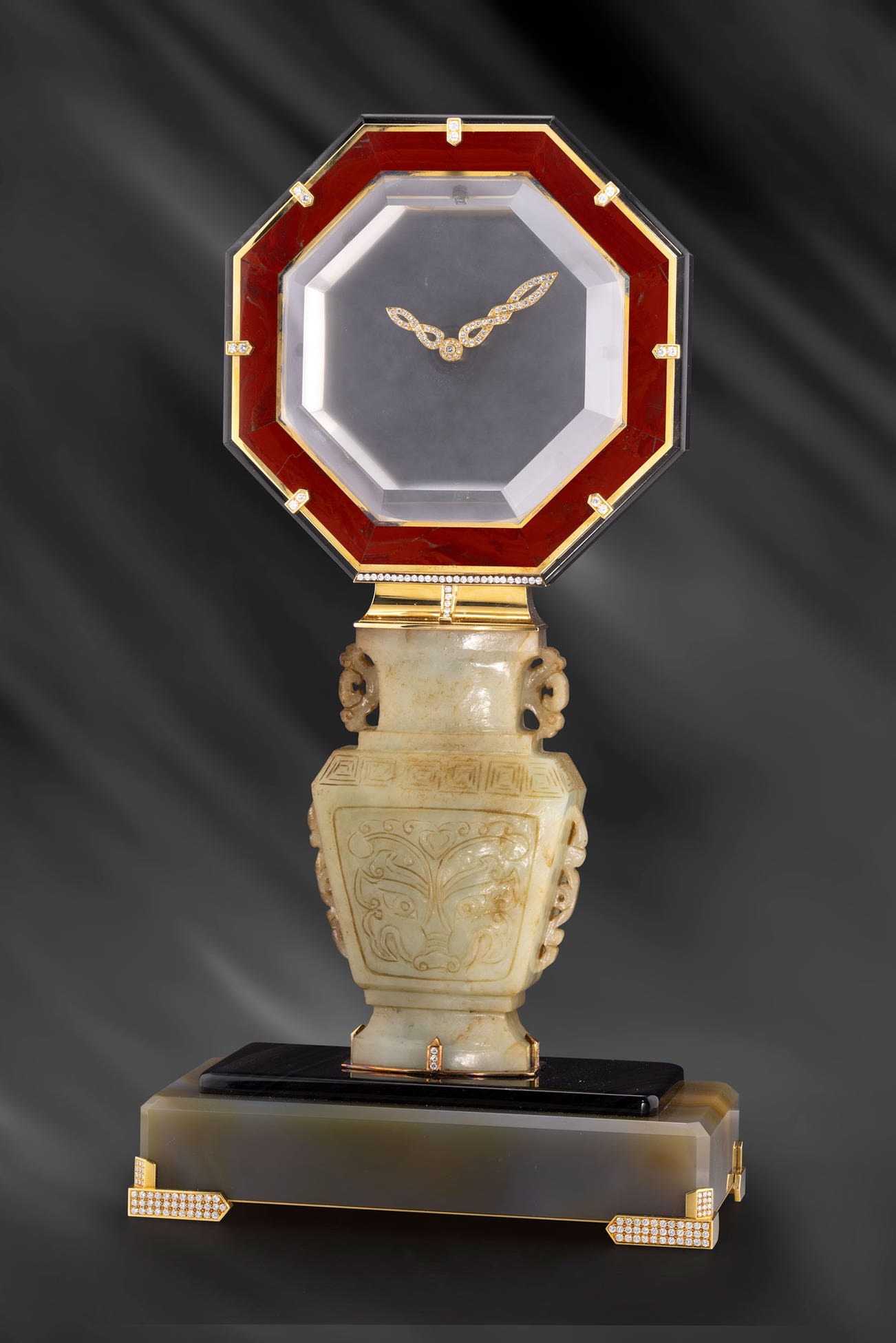 <p><strong>CARTIER</strong> <em>“Brûlé Parfum Jade de Nankin”</em>, A unique, exceptionally rare, impressive and museum quality mystery clock, HK$400,000-800,000</p>