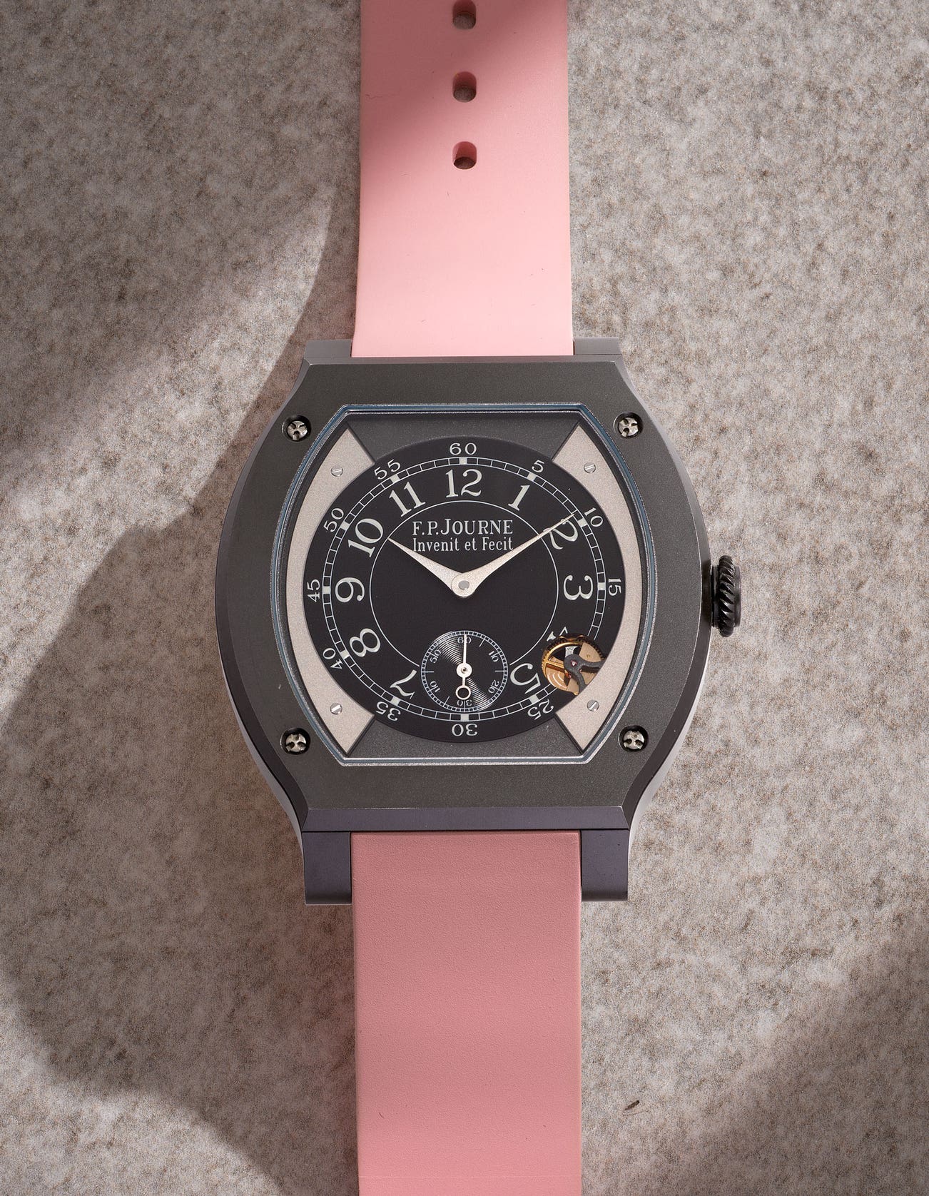<p><strong>F. P. JOURNE</strong> <em>&Eacute;l&eacute;gante 48 in Titalyt</em>, HKD 300,000 &ndash; 600,000</p>
