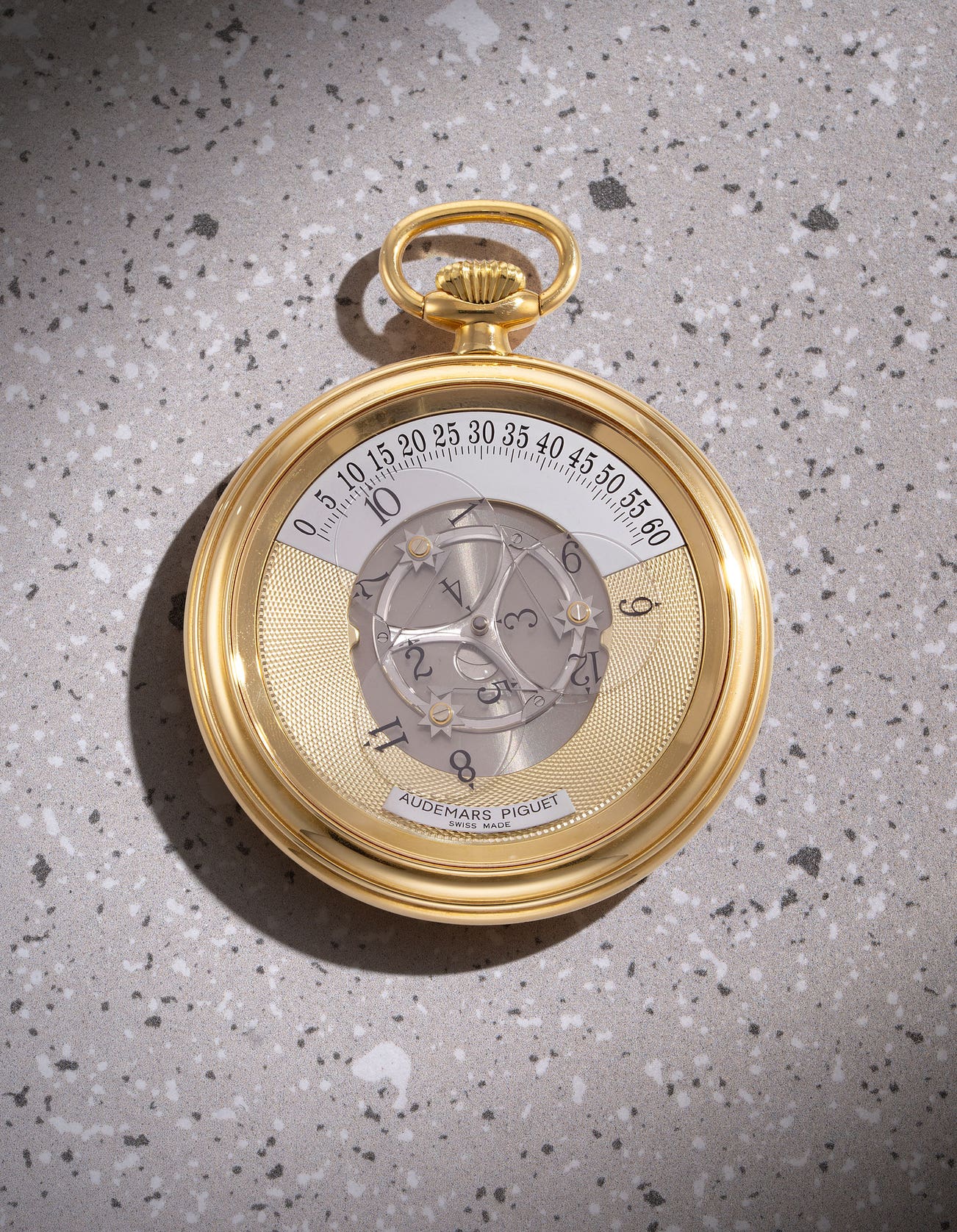 <p><strong>AUDEMARS PIGUET</strong> <em>Star Wheel Ref. 25743BA.OO.0000XX.01 in yellow gold</em>, HKD 150,000 &ndash; 300,000</p>
