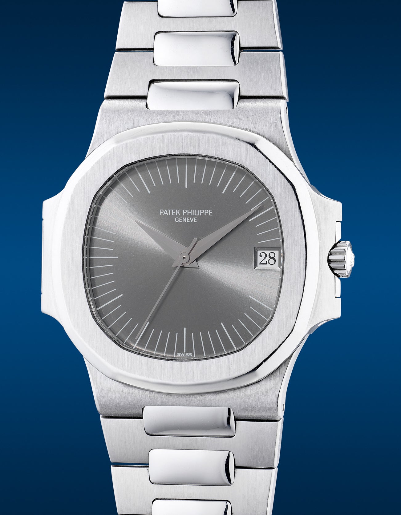 <p><strong>PATEK PHILIPPE</strong>, Nautilus, Ref. 3800/001 in stainless steel with Certificate of Origin, circa 1990</p>
