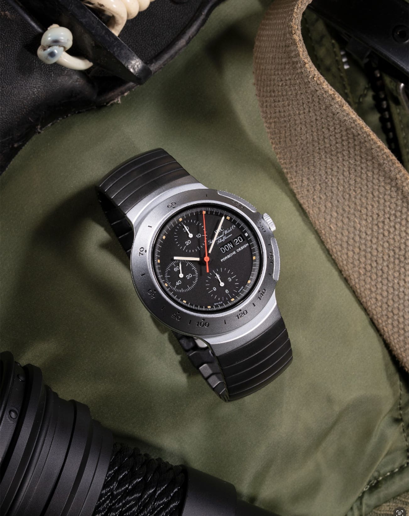<p><strong>IWC</strong> <em>Porsche Design Chronograph 02, Ref. 3701</em></p>