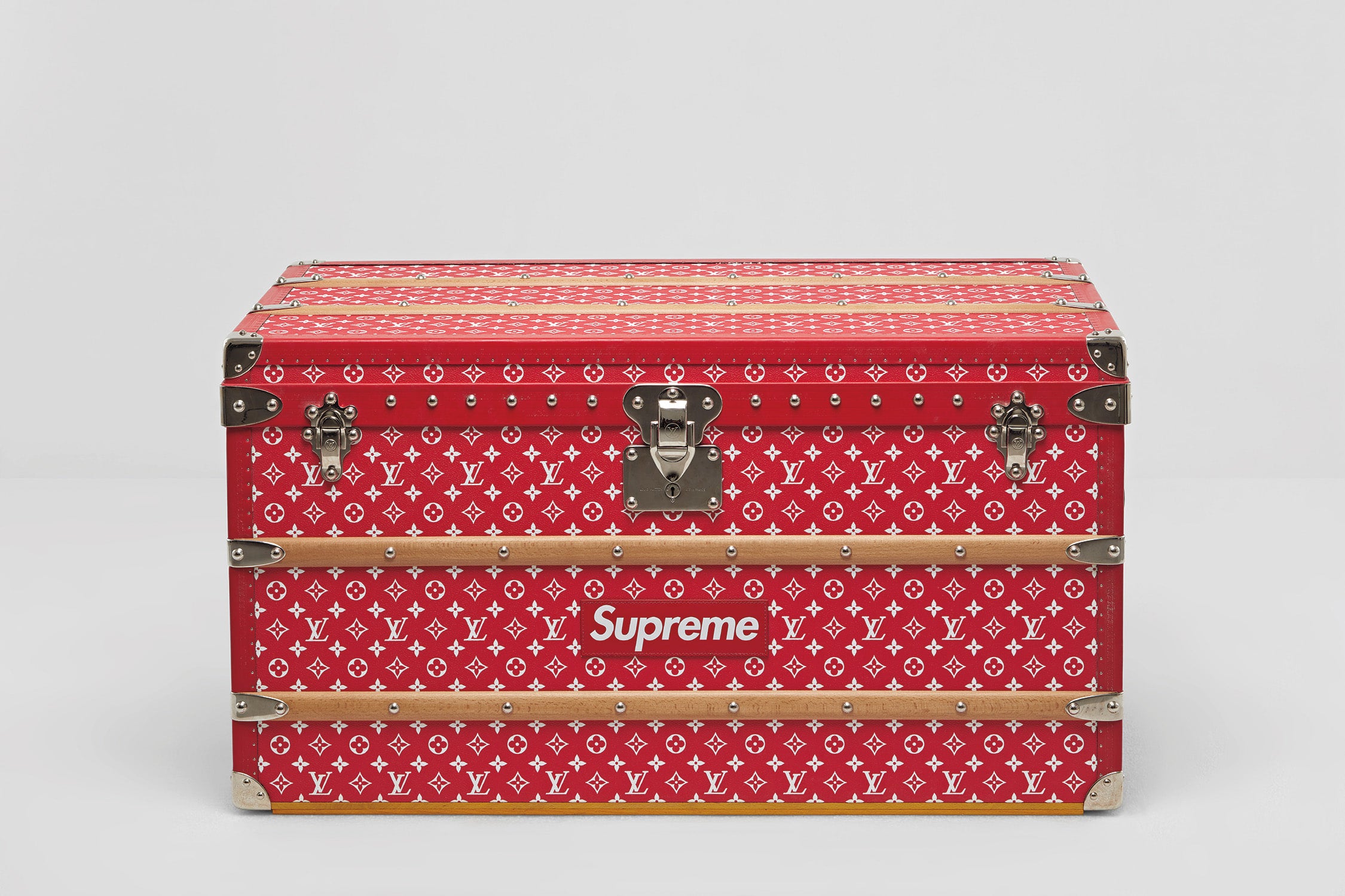 Supreme 24/7