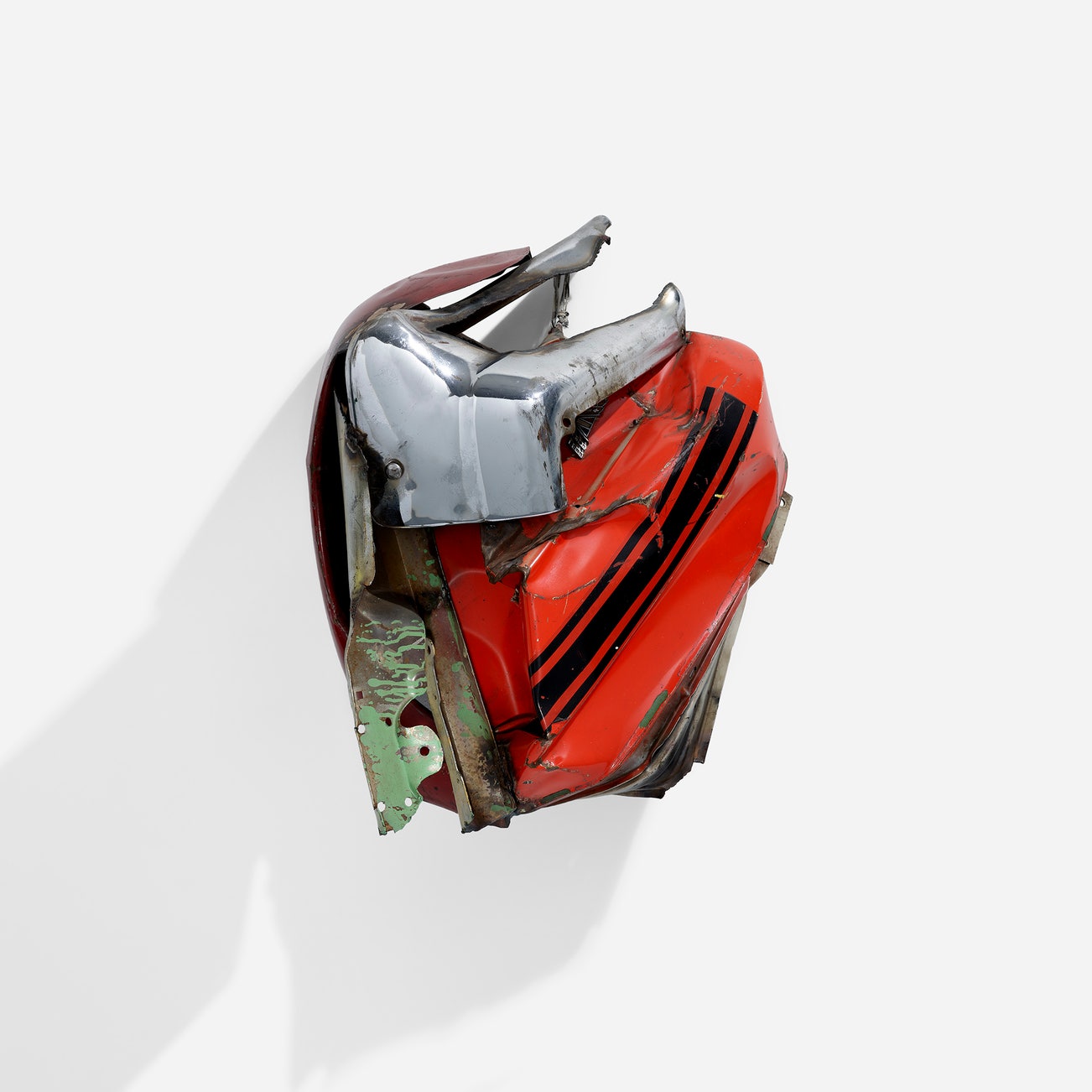<p><strong>JOHN CHAMBERLAIN</strong> <em>Lucy Snaggletooth,</em> $400,000&ndash;600,000</p>

