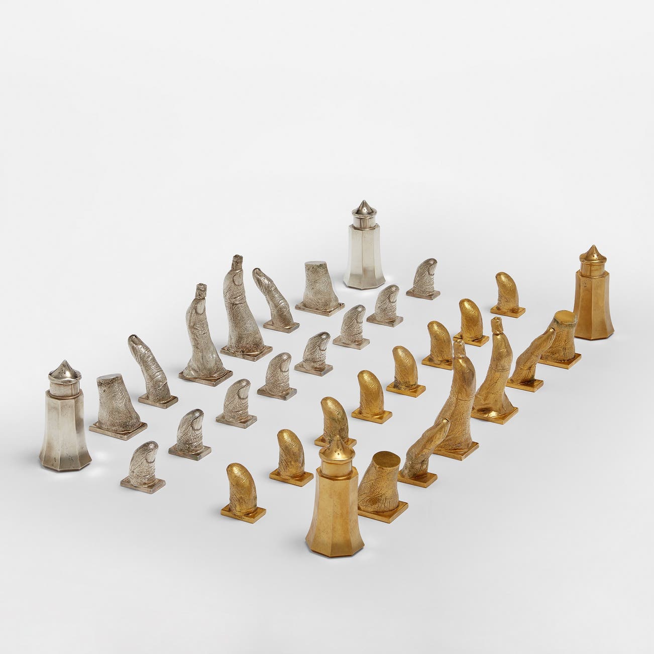 <p><strong>SALVADOR DAL&Iacute; </strong><em>&Eacute;checs (Hommage &agrave; Marcel Duchamp)</em>, $30,000 &ndash; 50,000</p>
