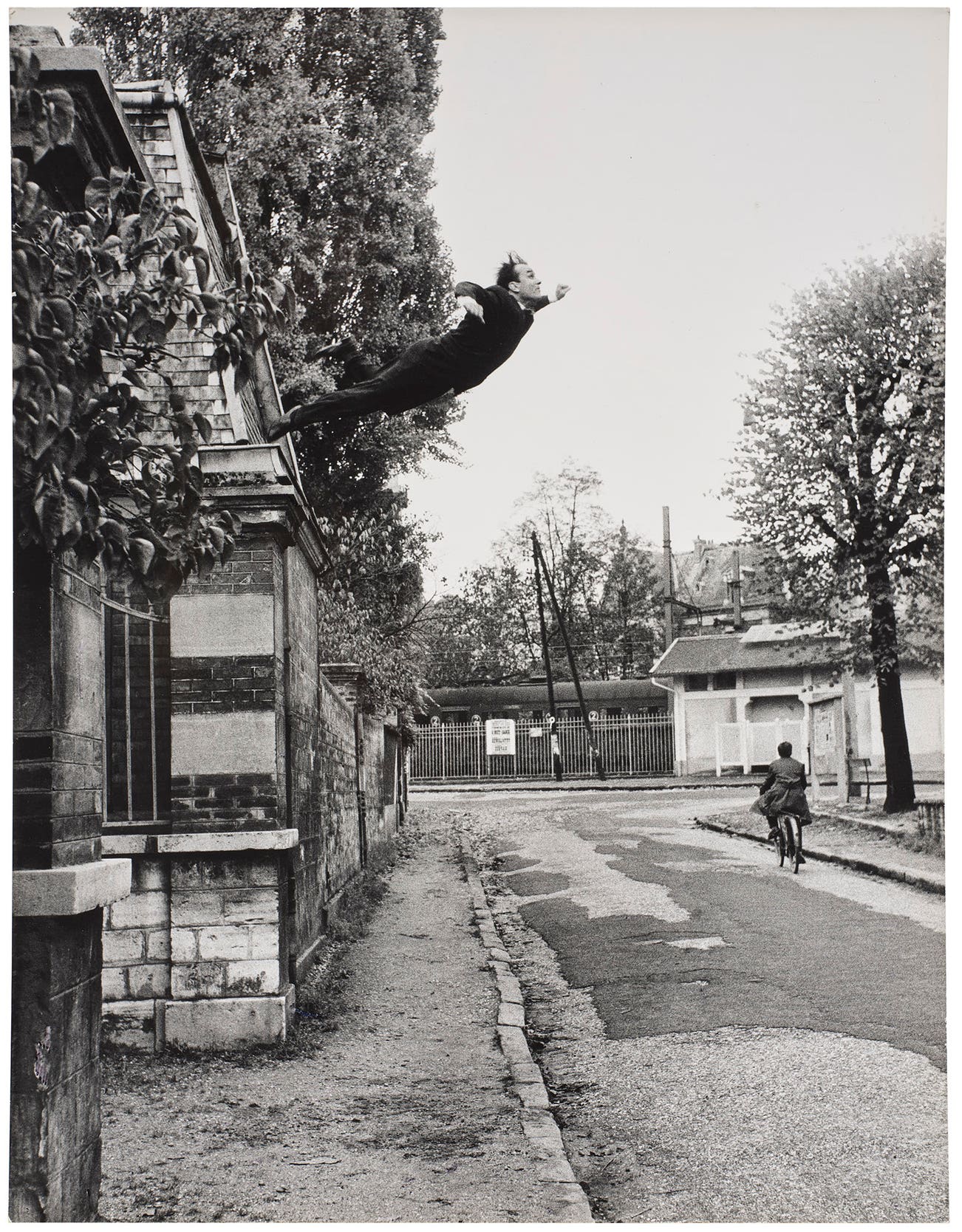 <p><strong>YVES KLEIN, HARRY SHUNK AND J&Aacute;NOS KENDER</strong> <em>Saut dans le Vide (leap into the void), Paris, </em>$30,000&ndash;50,000</p>
