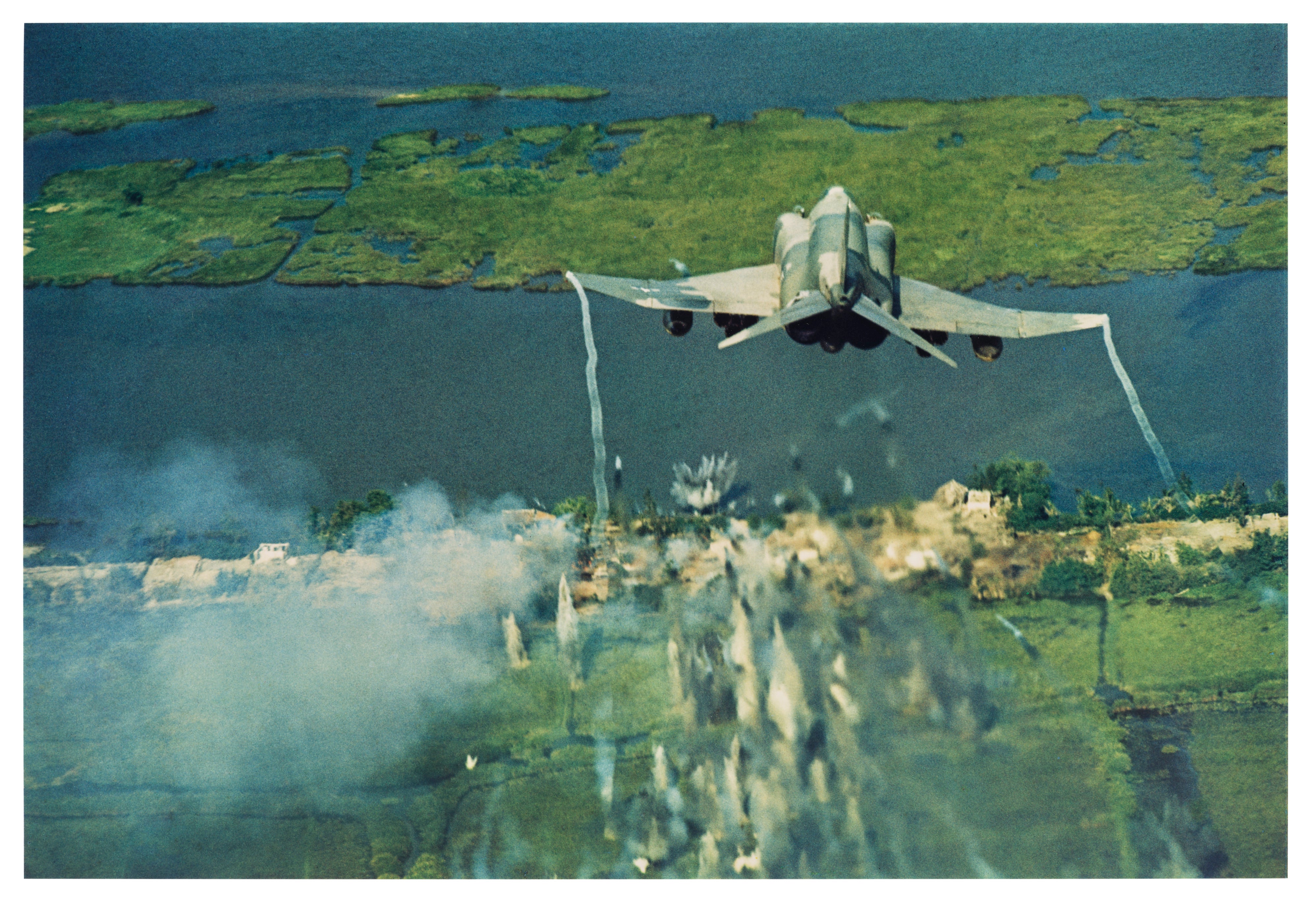 Larry Burrows Color Vision: Master Prints from Guy Stricherz and