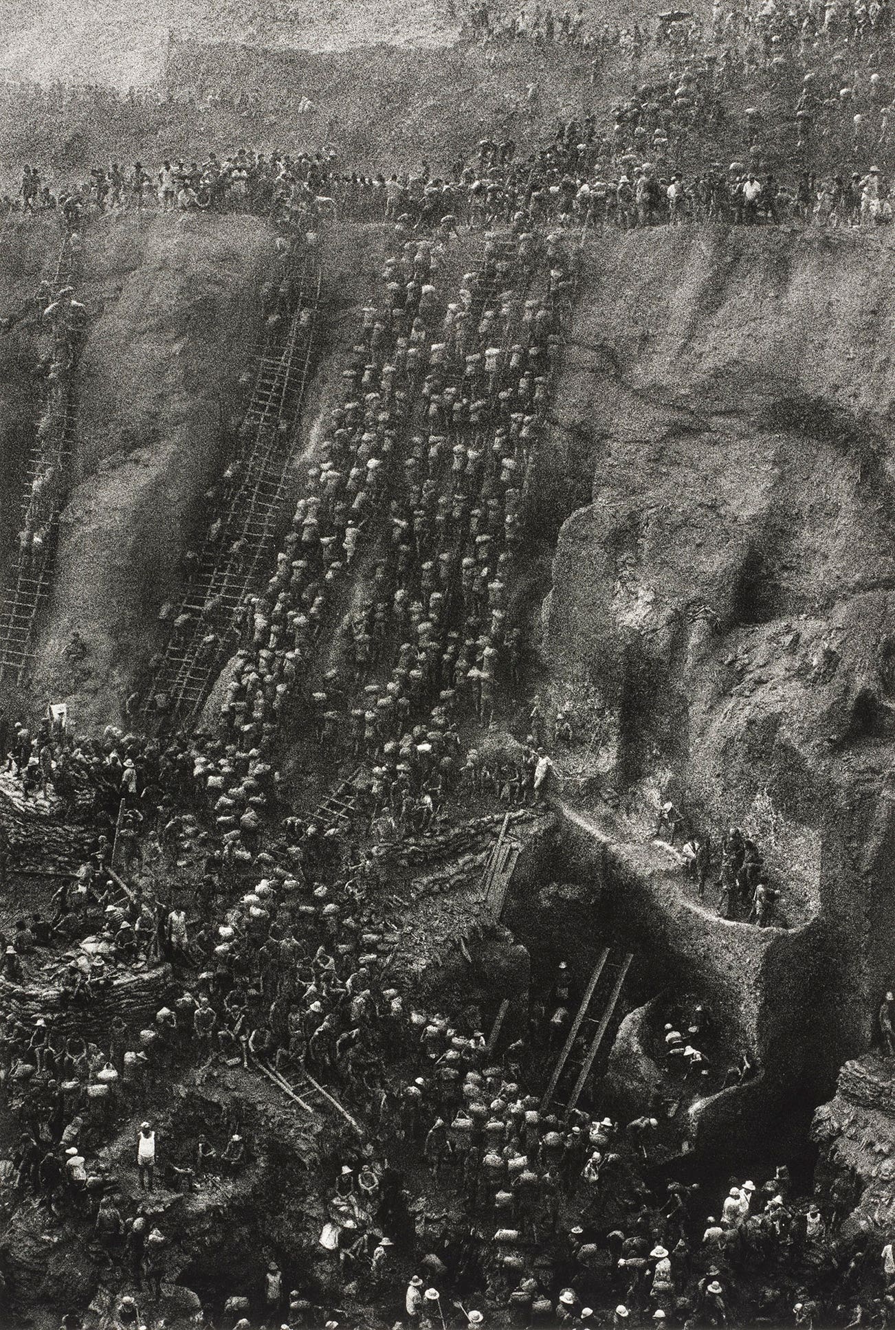 <p><strong>SEBASTIÃO SALGADO</strong> <em>Gold Mine, Serra Pelada, Brazil (Figure Eight), </em>$15,000–25,000</p>