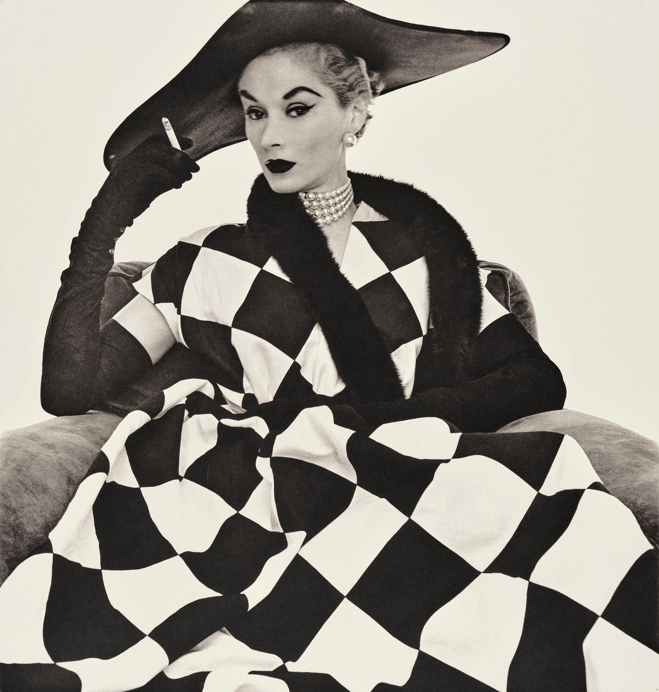 <p><strong>IRVING PENN</strong> <em>Harlequin Dress (Lisa Fonssagrives-Penn), </em>New York, 1950</p>