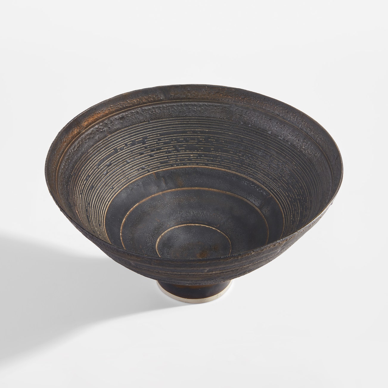 <p><strong>LUCIE RIE</strong> <em>Bowl,</em> $7,000 – 9,000</p>
