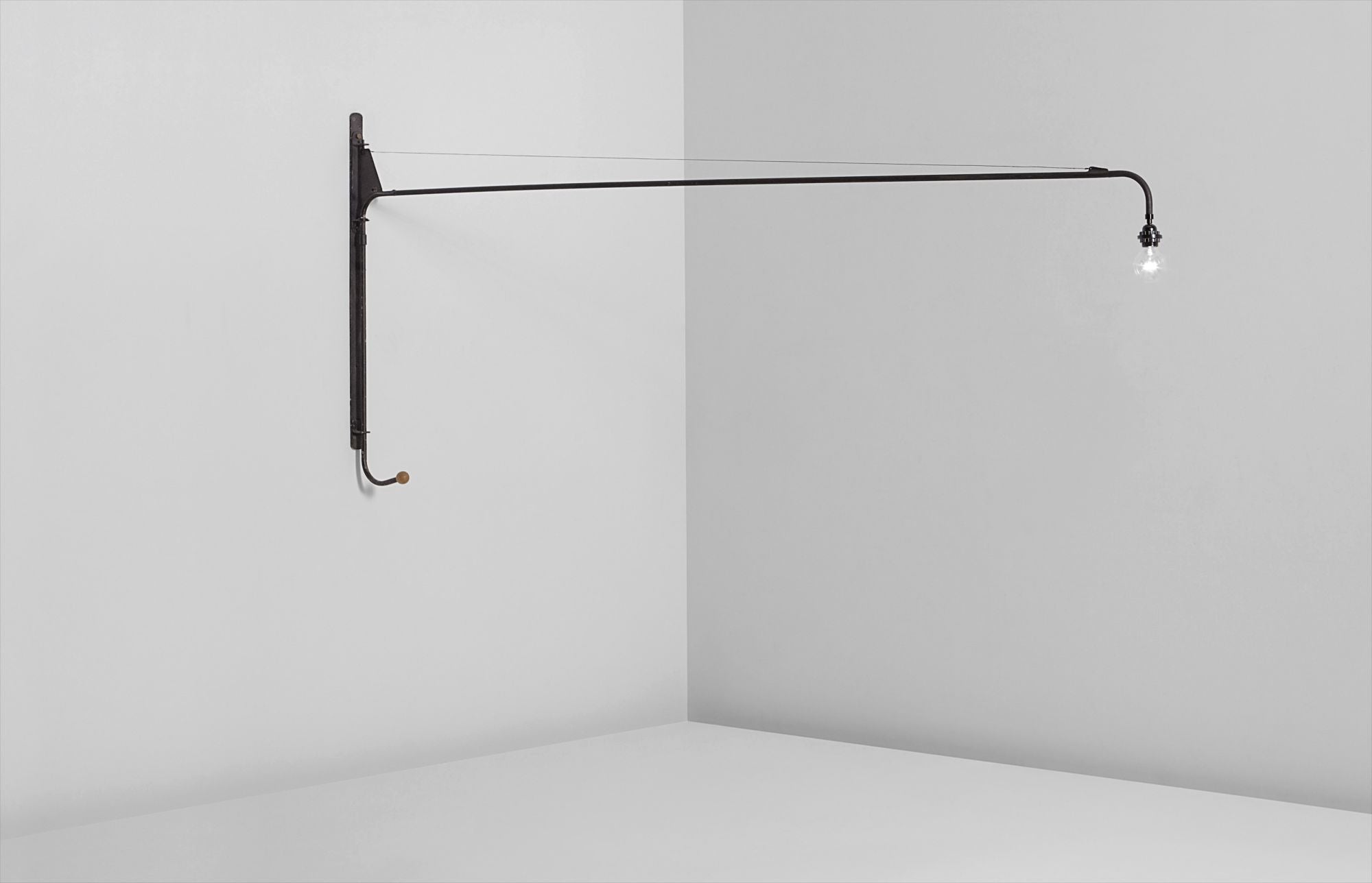 Rare "Potence" pivoting wall light, model no. 602, from the Air
