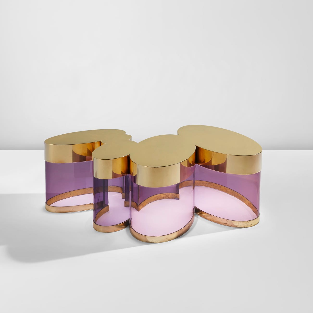 <p><strong>GUY DE ROUGEMONT</strong>&nbsp;<em>"Nuage" illuminated coffee table, </em>circa 1974</p>
