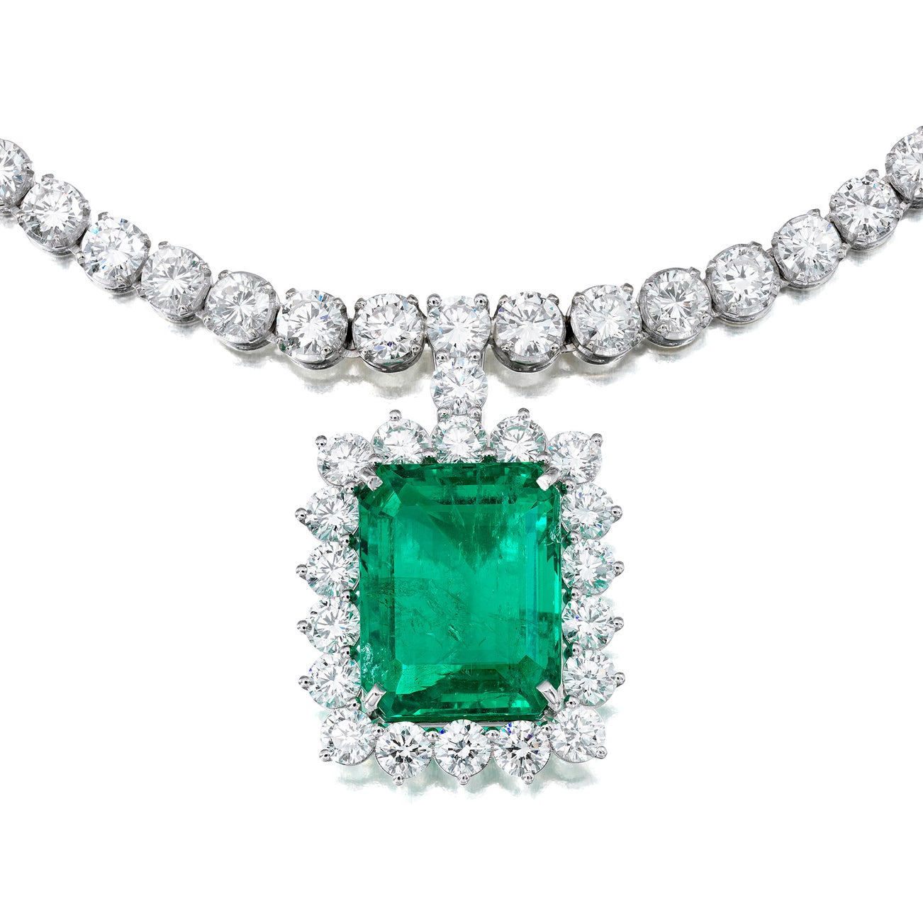 <p><em>Emerald and Diamond Pendent Necklace, 21.61 carats,</em> $120,000 &ndash; 180,000</p>
