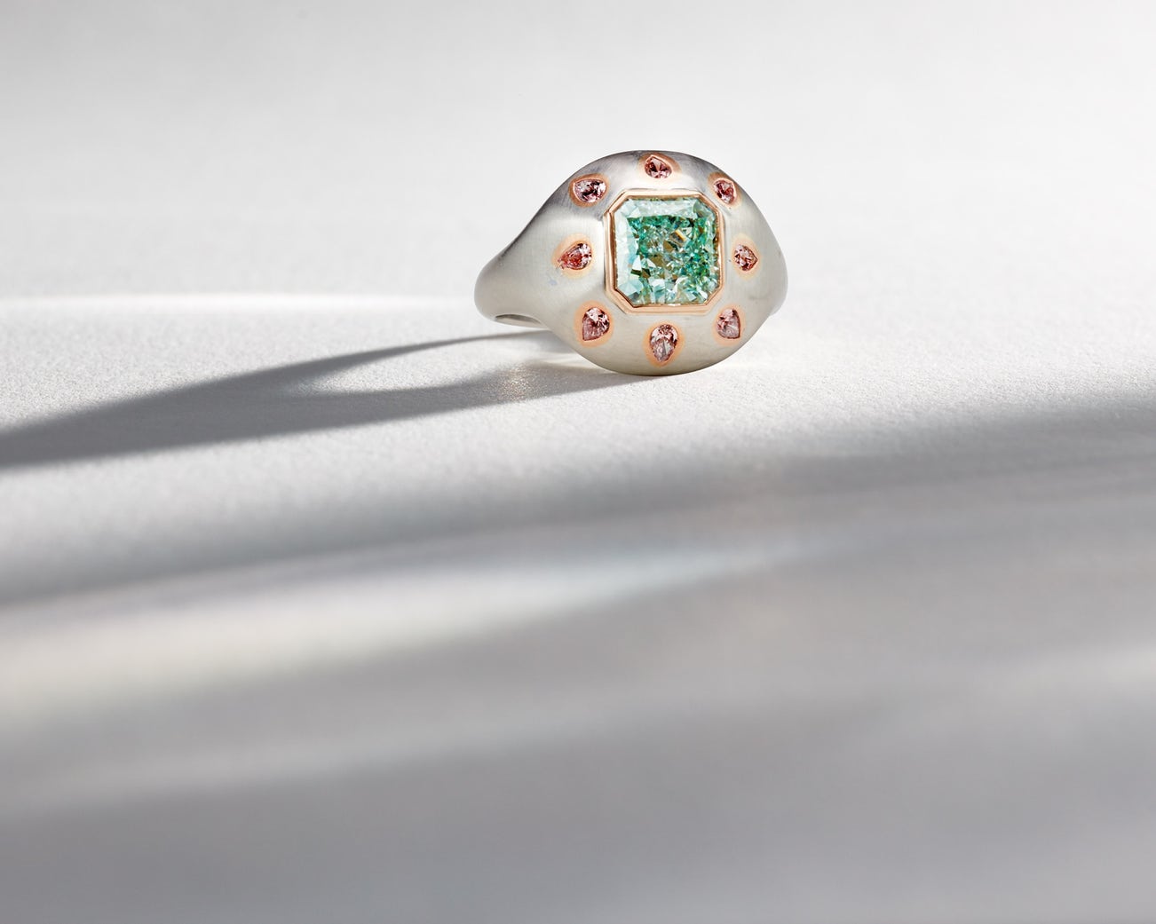 Jewels & More: Online Auction
