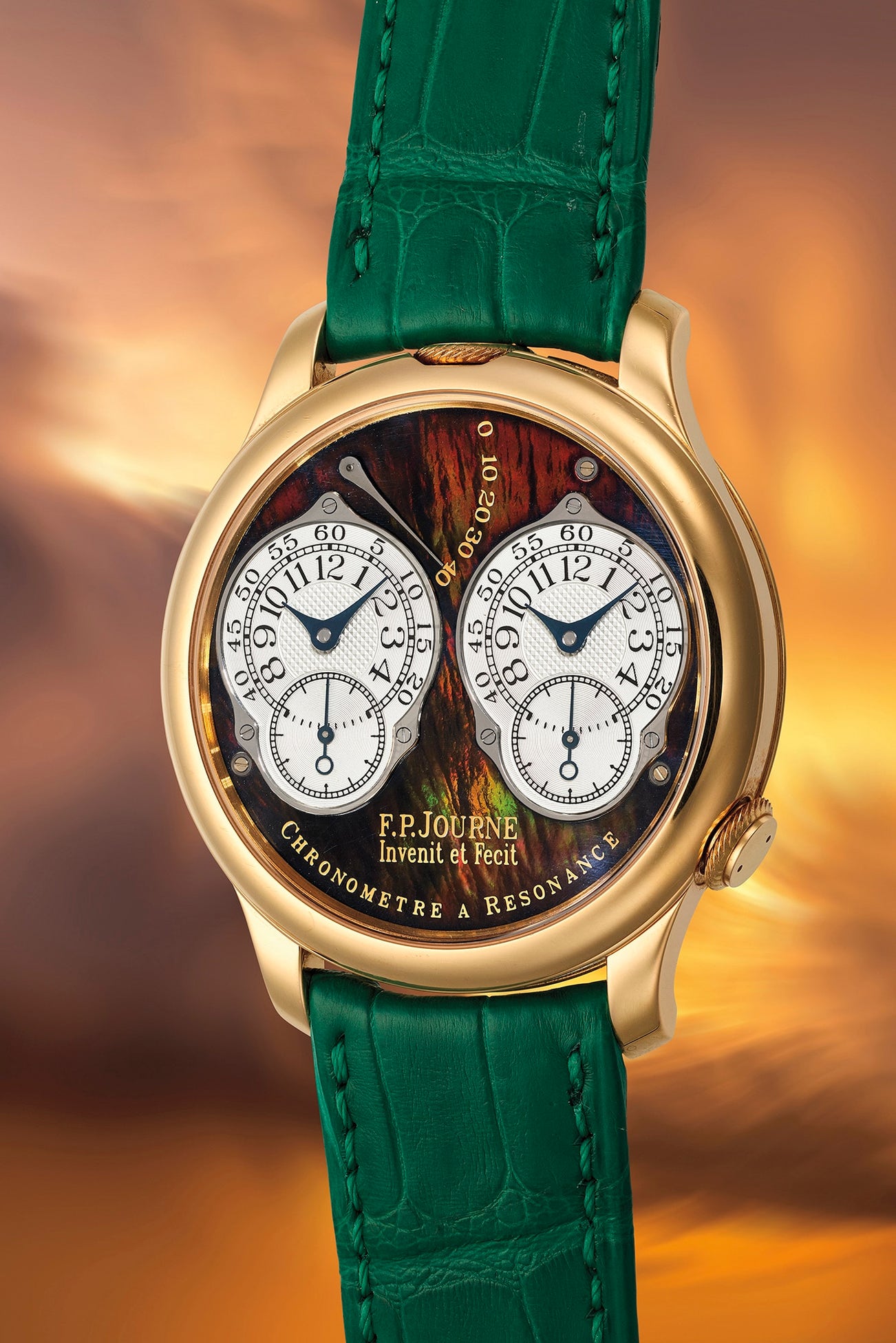 <p><strong>F.P. JOURNE</strong>&nbsp;<em>Chronom&egrave;tre &agrave; R&eacute;sonance with mother-of-pearl dial</em></p>
