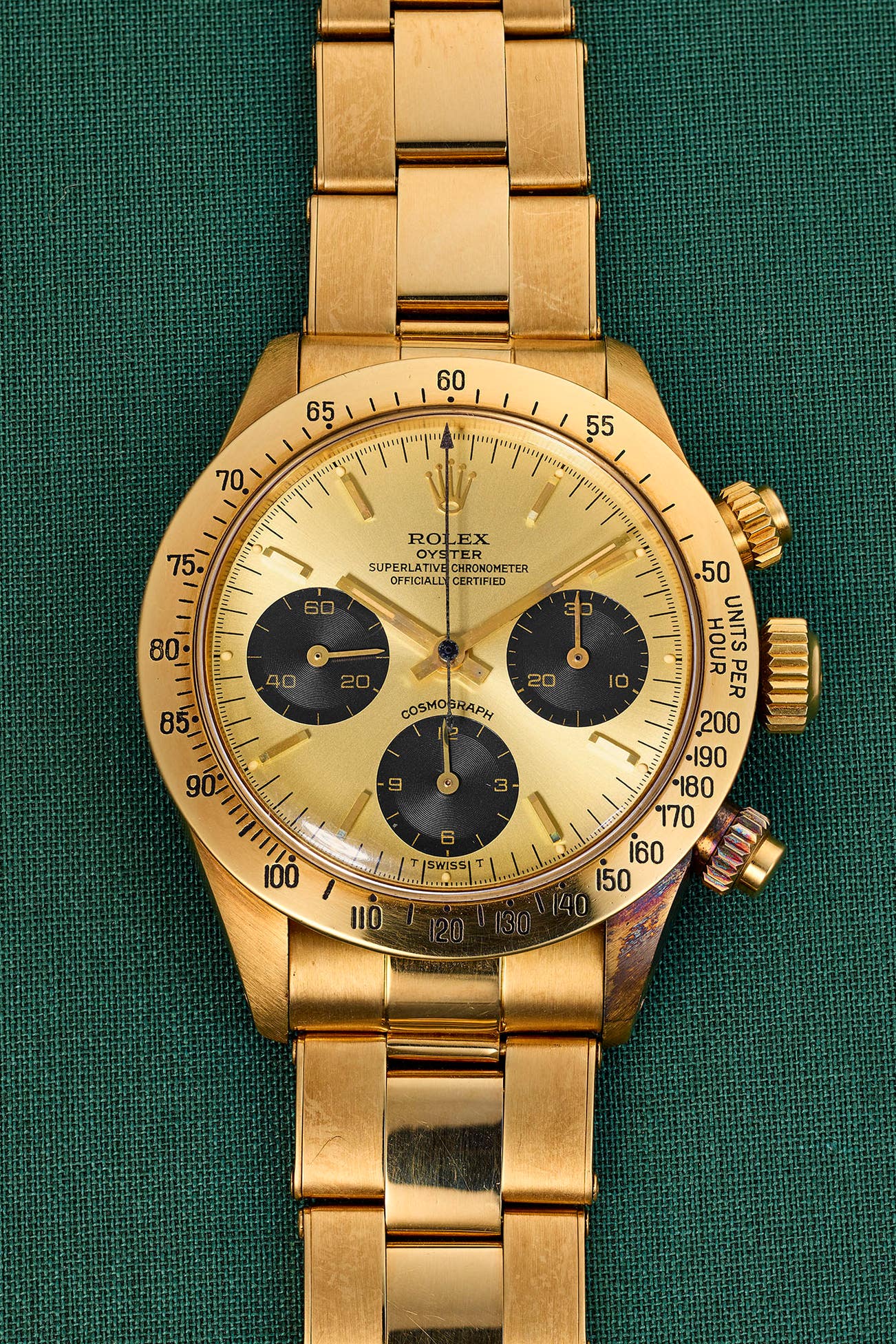 <p>ROLEX <em>Cosmograph Daytona ref. 6265, 18K yellow gold</em></p>