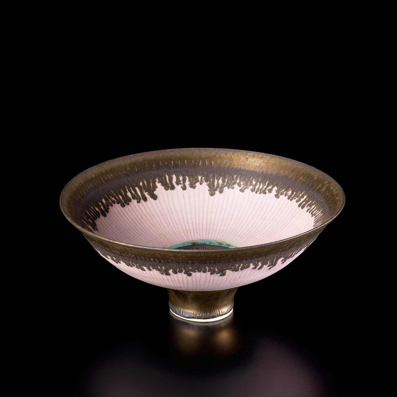 <p><strong>LUCIE RIE</strong> <em>Footed bowl,</em> &pound;50,000&ndash;70,000</p>

