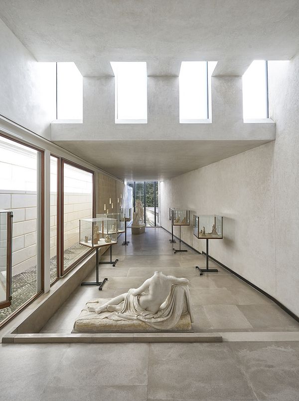 Creating and Defining Space: A Pair of Vitrines Designed by Carlo Scarpa