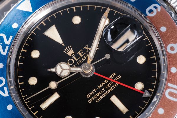A Look in the Mirror: Admiring the Rolex Gilt / Gloss Dial