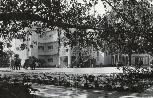 Designing for the Manik Bagh Palace: Eckart Muthesius and the Maharaja