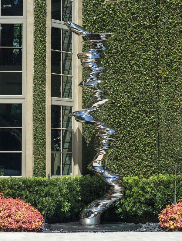 Dialogues in Steel: Cragg's Reflective Tower