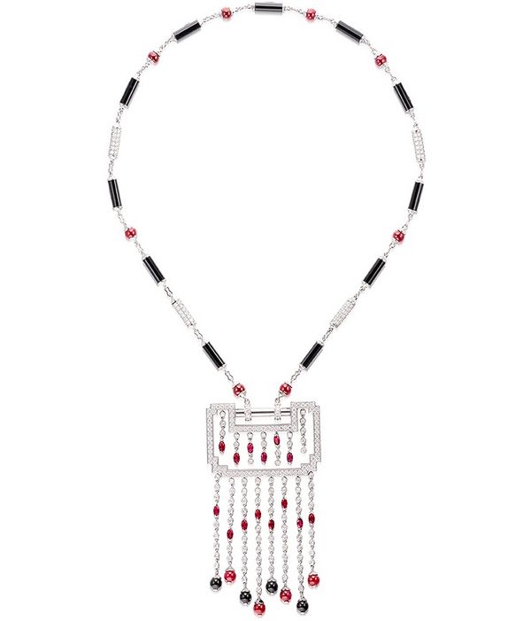 In Ages Past Unveiled: a Hundred Years of Iconic Jewelry