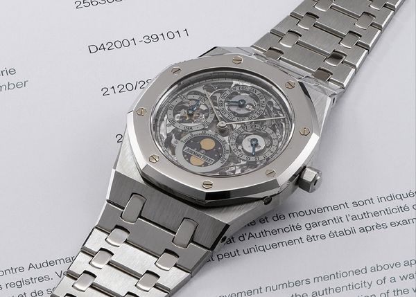 Understanding The Twin-Metal, Tone-On-Tone Royal Oak, The Ultimate In Stealth Wealth