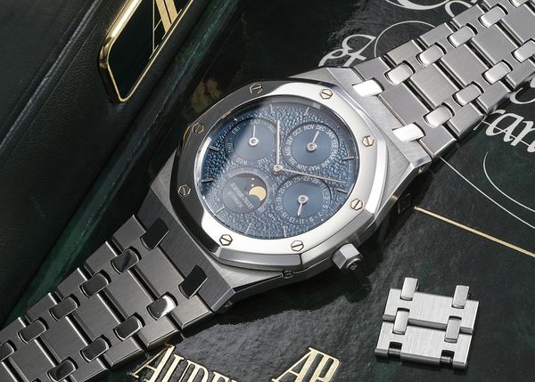 Understanding The Twin-Metal, Tone-On-Tone Royal Oak, The Ultimate In Stealth Wealth