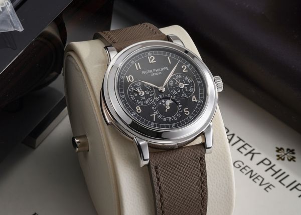 Collector Comparison: The Patek Philippe Minute Repeater Perpetual Calendar Ref. 3974 vs Ref. 5074