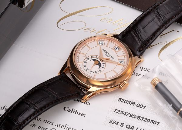 In Focus: The Patek Philippe Annual Calendar Moonphase Ref. 5205