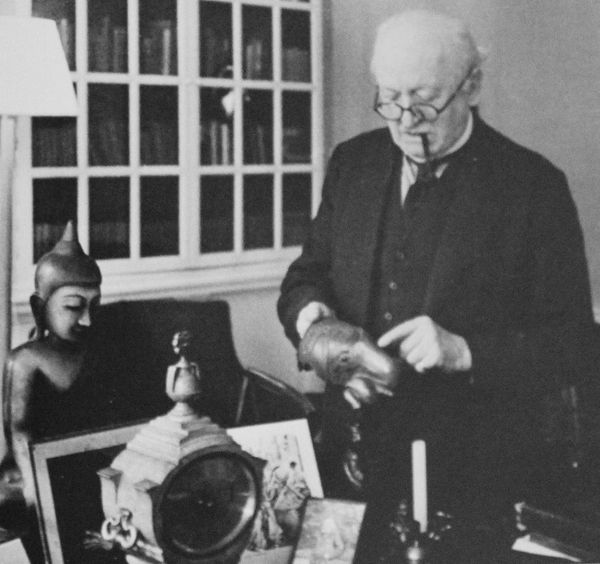 Sir Edwin Lutyens: The Viceroy's House Clock and Chandelier