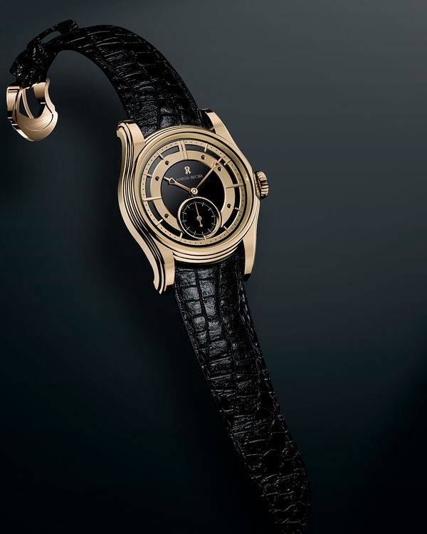 Becsei's new series Pameus comes in either platinum or, pictured here, yellow gold.
