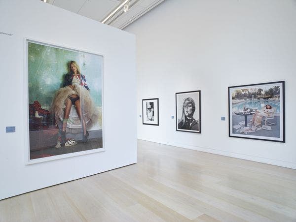 VR Walkthrough: Photographs | Auction 25 September 2020