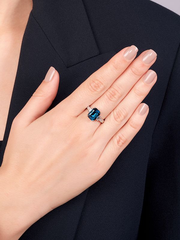 Specialist Picks: The Hong Kong Jewels Auction