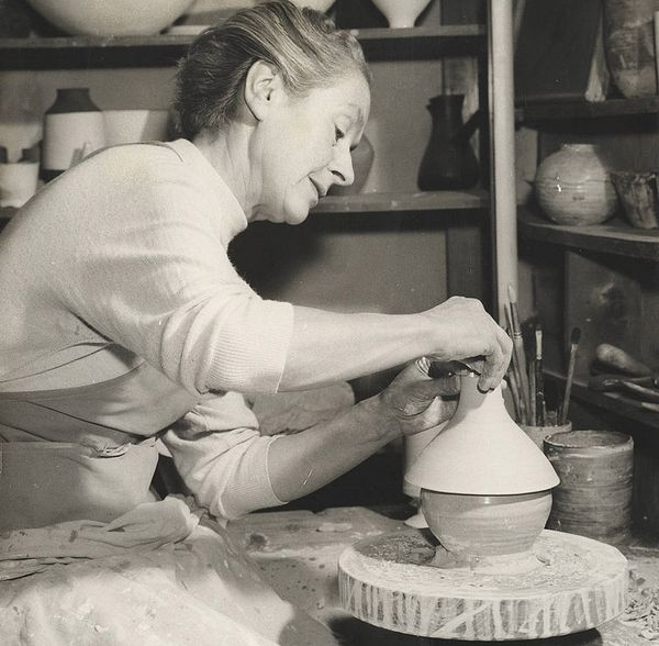 Lucie Rie: Studies on Essential Form
