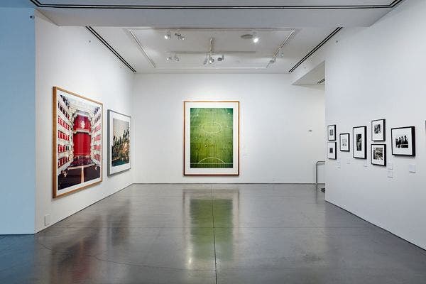 VR Walkthrough: Photographs | Auction 9 April 2018