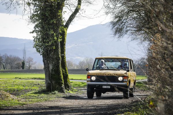 Out For A Spin: A Detailed Look At Two 1970s Icons, the Range Rover and the Royal Oak, by Aurel Bacs