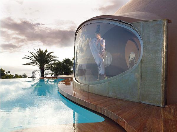 Pierre Cardin: A Taste for the Future