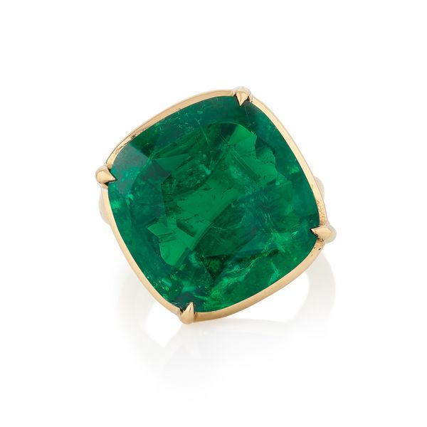 Lot 395: Emerald ring. Colombian emerald weighing 14.69 carats, no clarity modification. Estimates: CHF220,000–275,000 / US$280,000–350,000.
